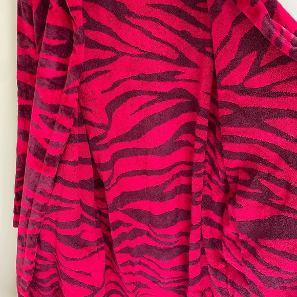 Roberto Cavalier Unisex Zebra Shawl Bathrobe Red Size XXL - Picture 9 of 15